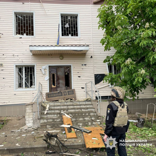 Последствия удара РФ по маршрутке в Херсоне и обстрела на Харьковщине: ранены пенсионеры, много разрушений