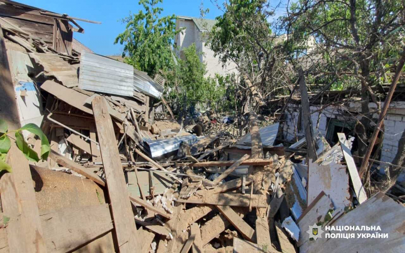 Последствия удара РФ по маршрутке в Херсоне и обстрела на Харьковщине: ранены пенсионеры, много разрушений