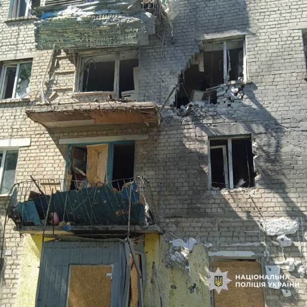 Последствия удара РФ по маршрутке в Херсоне и обстрела на Харьковщине: ранены пенсионеры, много разрушений