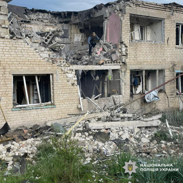 Последствия удара РФ по маршрутке в Херсоне и обстрела на Харьковщине: ранены пенсионеры, много разрушений